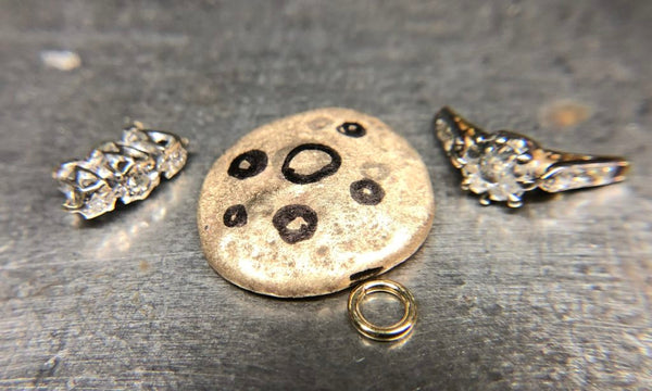 What would you do with these diamond rings? We remodelled them into a golden “nugget” necklace and customised statement ring!