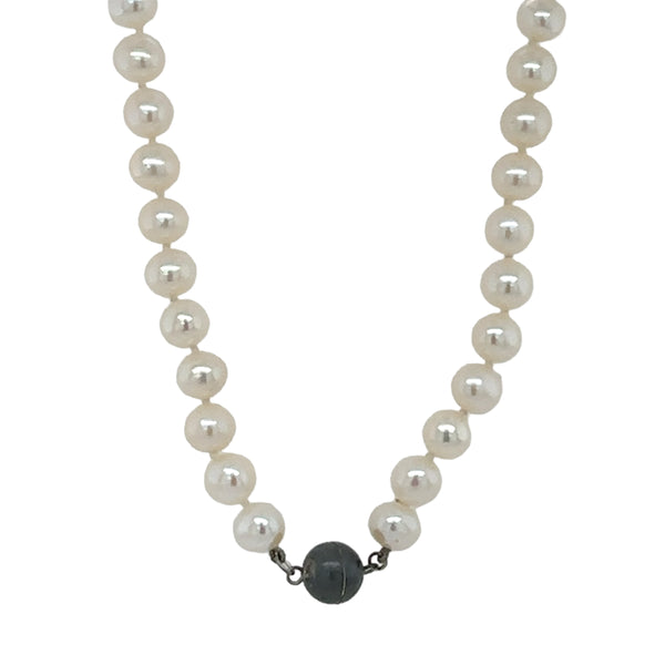 Nieves Freshwater Pearl Necklace