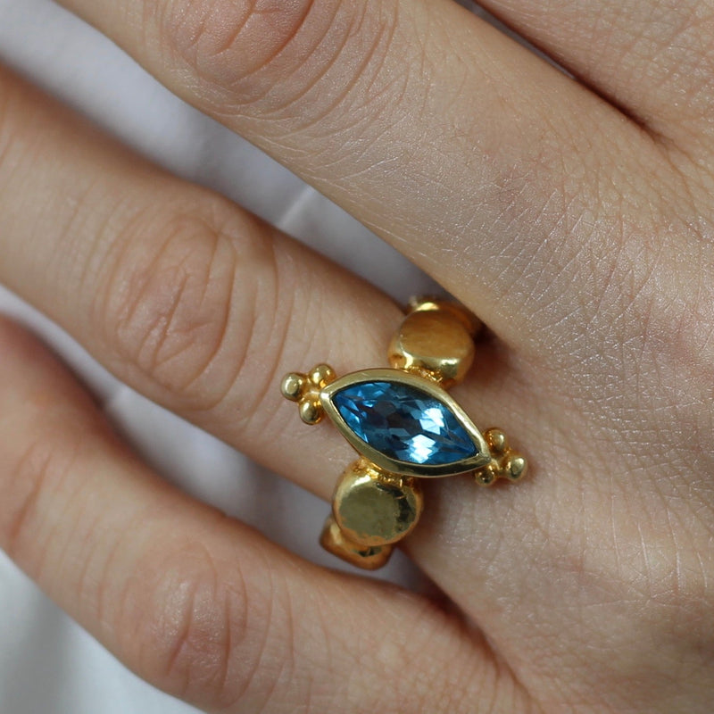 Maya Ring - Blue Topaz - Gold